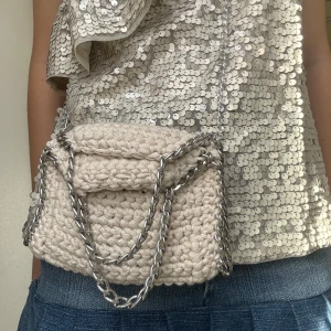 Stella mccartney väska - Jätte fin virkad väska, den liknar en stella mccartney ⭐️