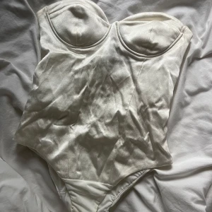 Zara body  - Så snygg body från Zara stl S✨