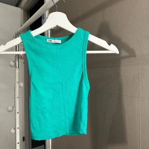 Linne - Säljer detta linne från zara som är använd 2 gånger💛Superfint och behaglig att ha på sig.