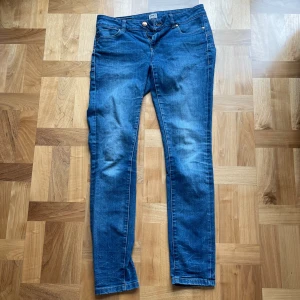 Tjej jeans - Riktigt snygga tjej jeans från Only! Märke: Only  Storlek: 31:34 
