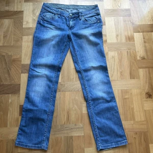 Esprit tjej jeans  - Säljer dessa riktigt snygga jeans från Esprit! Märke: Esprit Storlek: 30