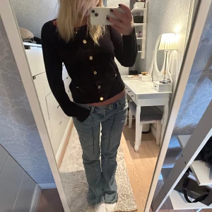 Kofta - Säljer denna kofta i storlek s, priset går att diskutera vid snabb affär😊🩷hör av dig om du har frågor eller vill ha mer bilder