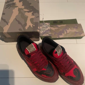 Valentino Rockrunners  - Säljer mina Valentino Rockrunners storlek 42 skick 8/10