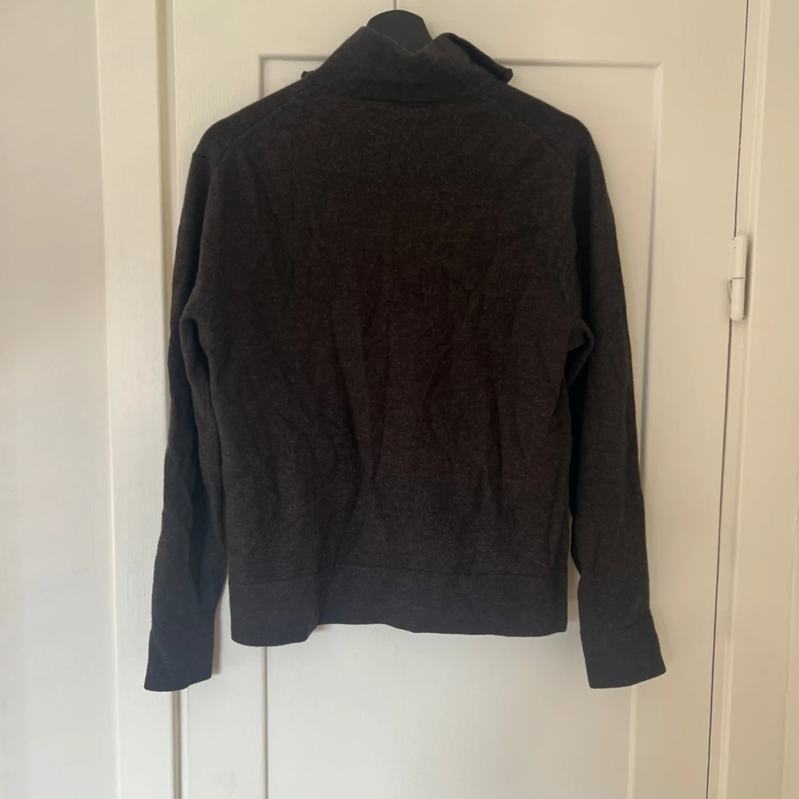 Mörkbrun tröja från These Glory Days - 90