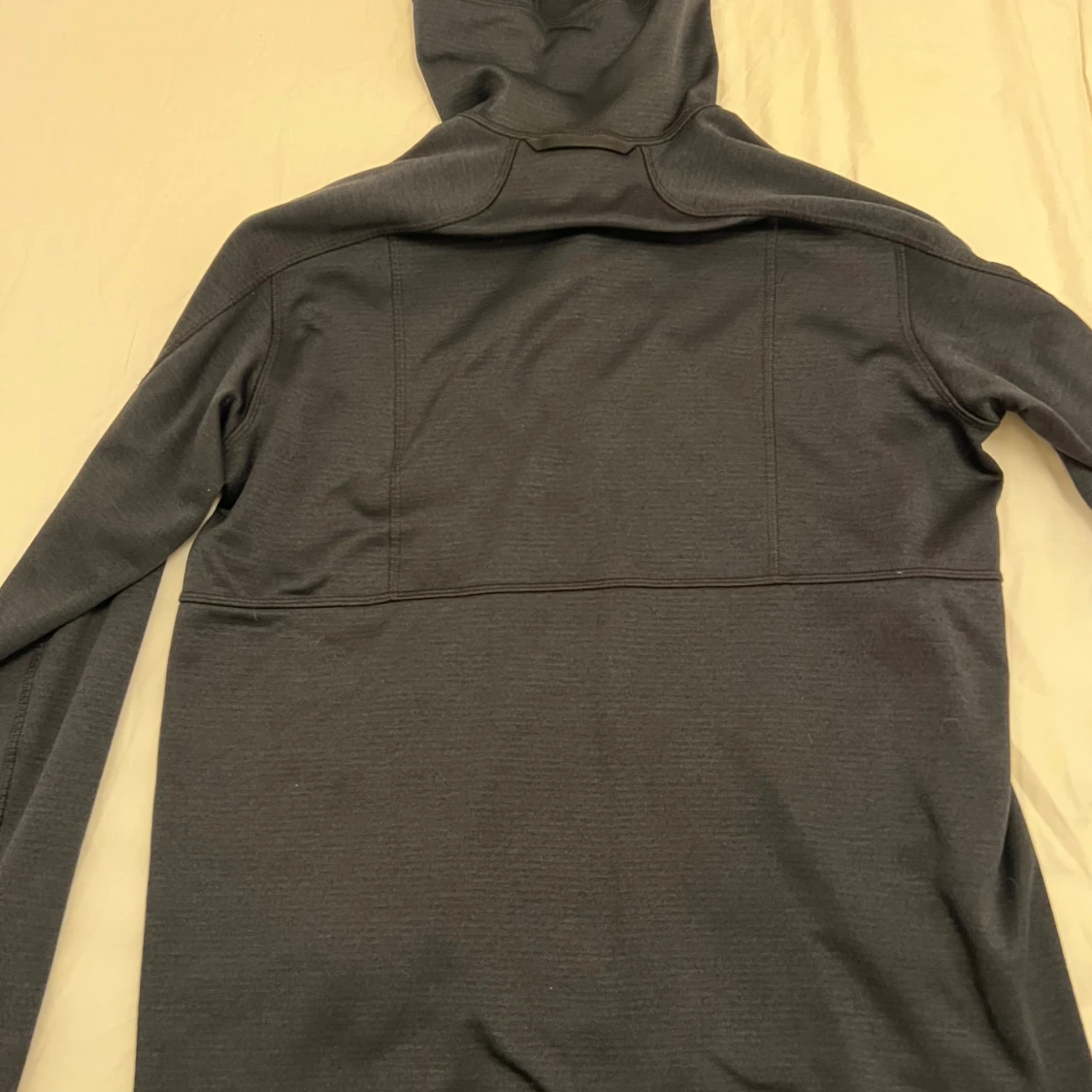 Haglöfs tröja med luva  - 91