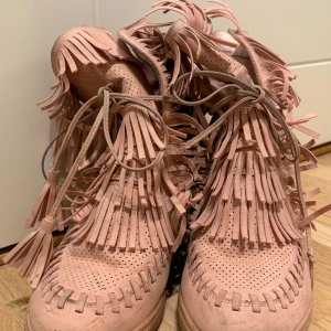 Frans skor - Säljer ett par fina Frans skor i storlek 40 isabel marnt skor inspirerade 