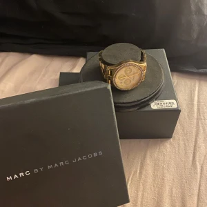 Marc Jacobs klocka - Fin Marc Jacobs klocka med nytt batteri, länkar och etui medföljer