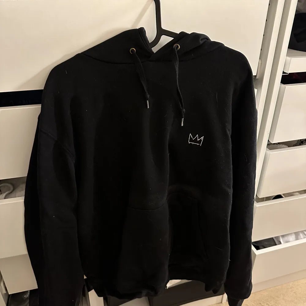 Svart hov1 hoodie, går ej att köpa längre.. Hoodies.