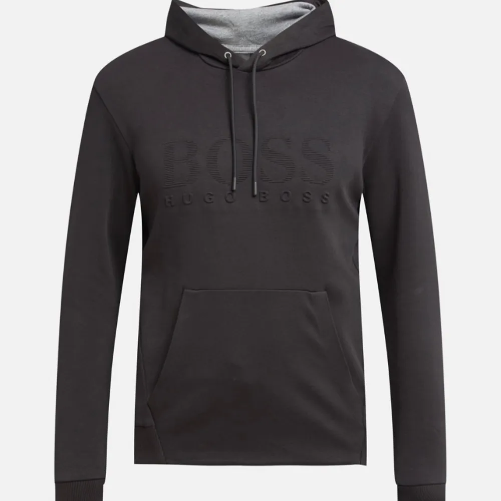 Helt ny och oanvänd boss hoodie till ett bra pris. Den är i bra skick och väldigt bekväm. Hoodies.