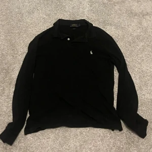  pikétröja Polo Ralph Lauren - Säljer denna för den sitter för tajt på mig, sitter mer som S. Hör av er för funderingar!