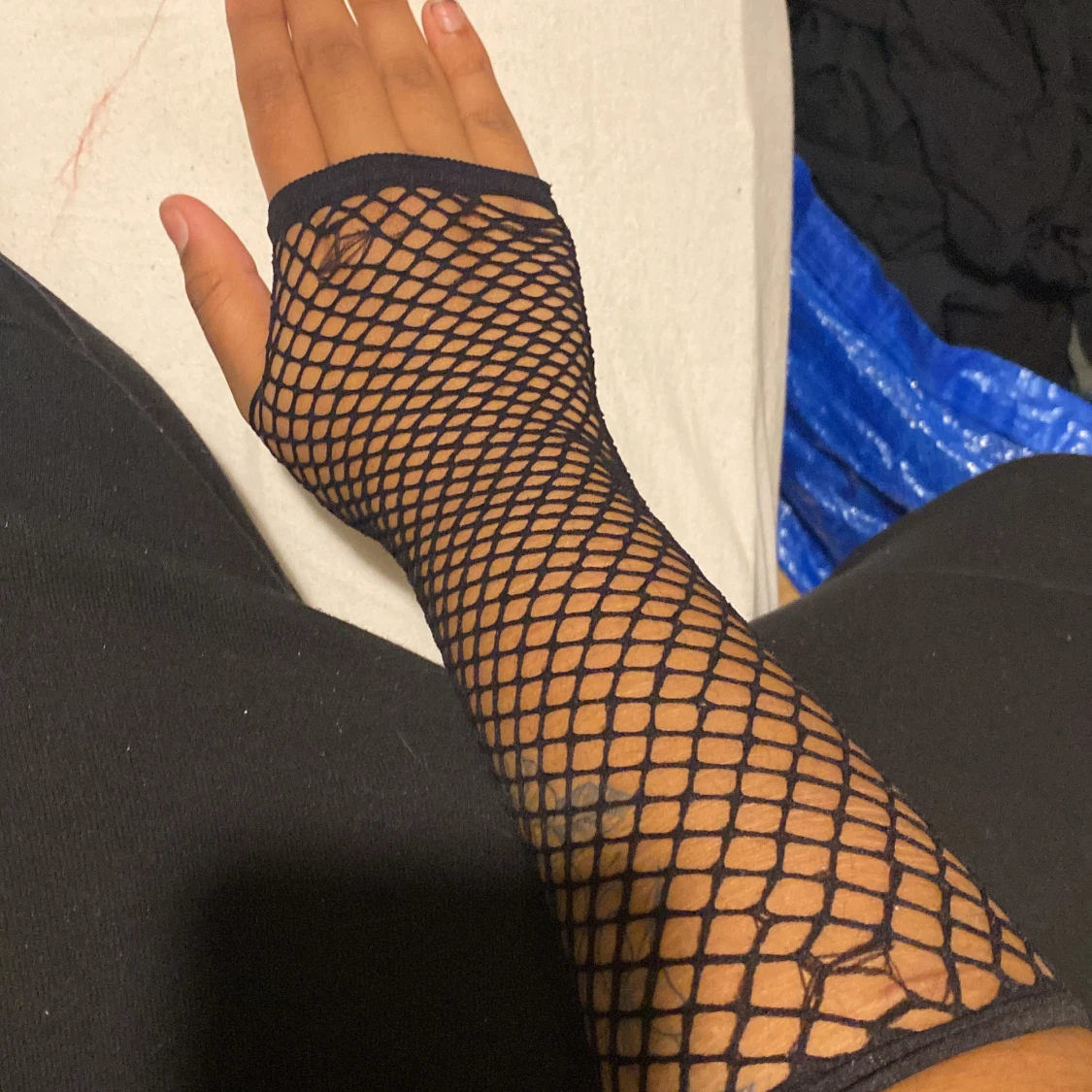 Svarta nätmönstrade handskar (Fishnet Gloves) - 91