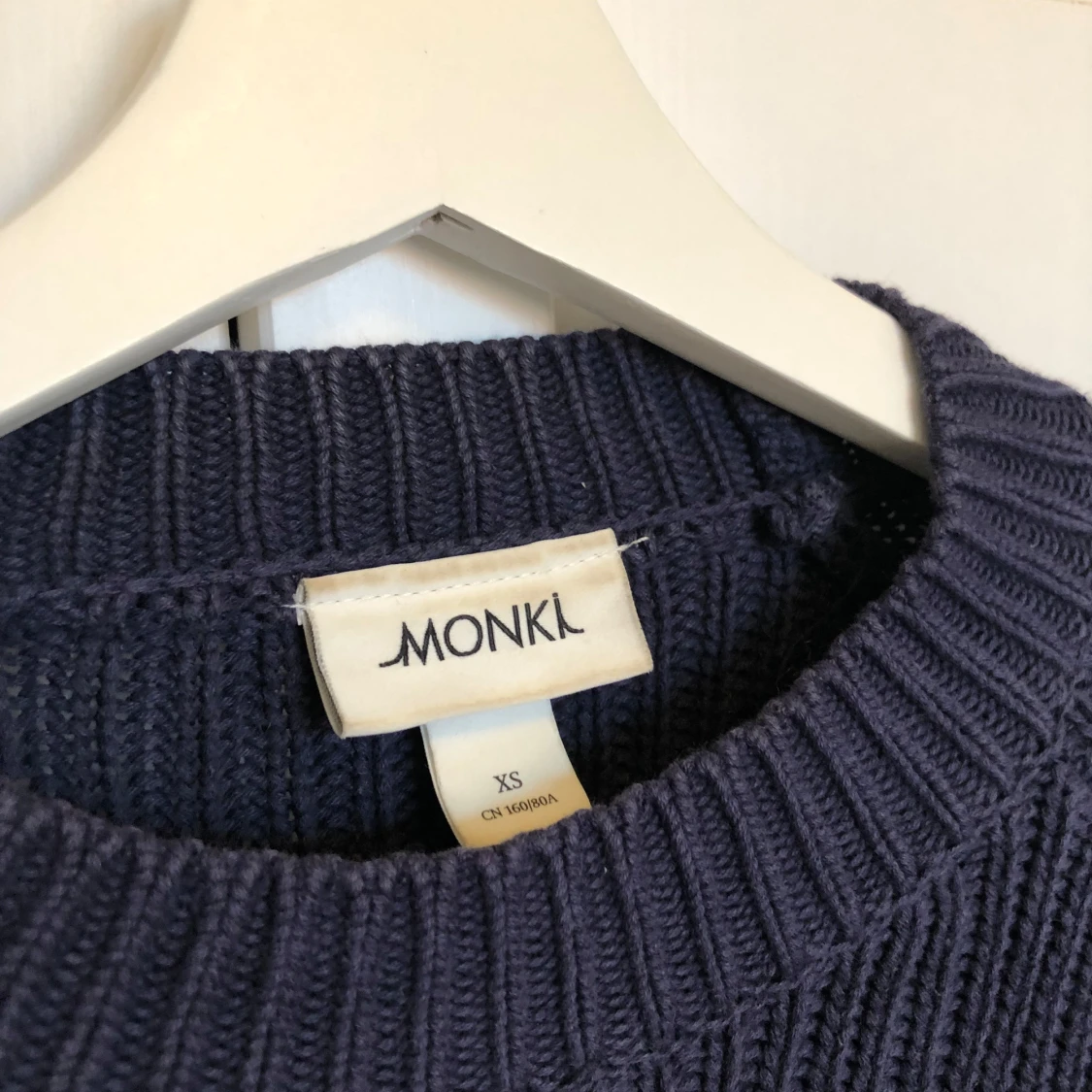 Mörkblå stickad tröja från Monki - 90