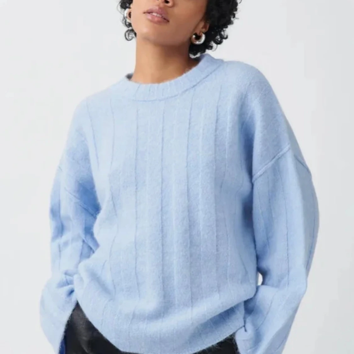 Ljusblå stickad tröja