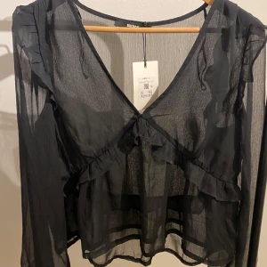 Blus - Helt oanvänd, nypris 360kr