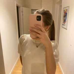 Stickad tröja  - Säljer en nästan helt oanvänd tröja från only . Jätte skönt material och inga defekter!