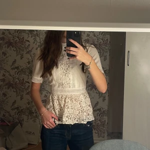 Vit spets blus Zara - Söt spets blus från zara💕