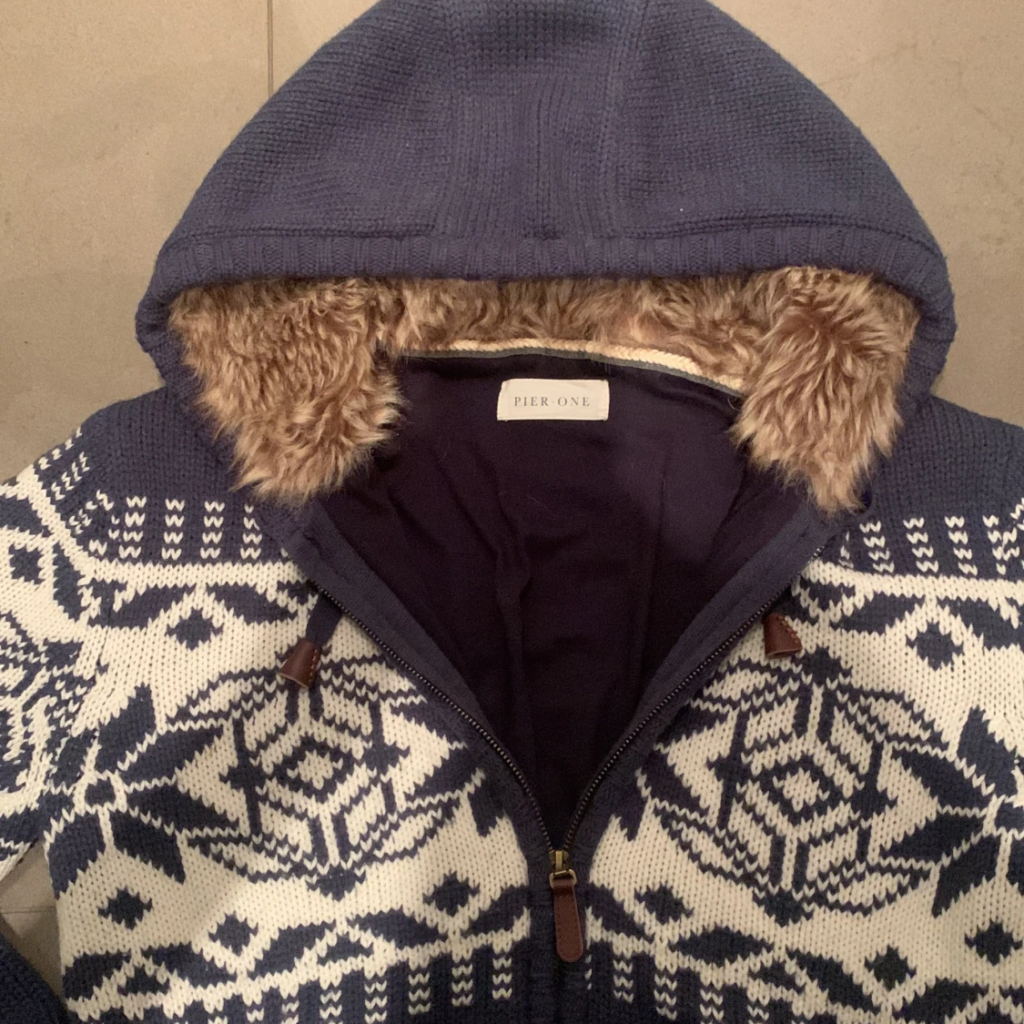 Cardigan med päls luva - 90