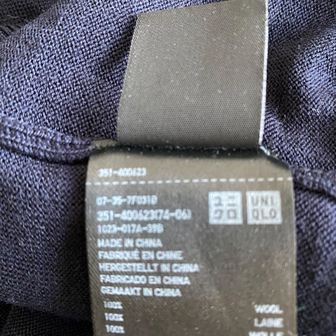 Mörkblå tröja från Uniqlo - 92