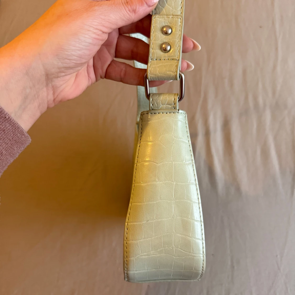 Mint axelväska med krokodilmönster - 90