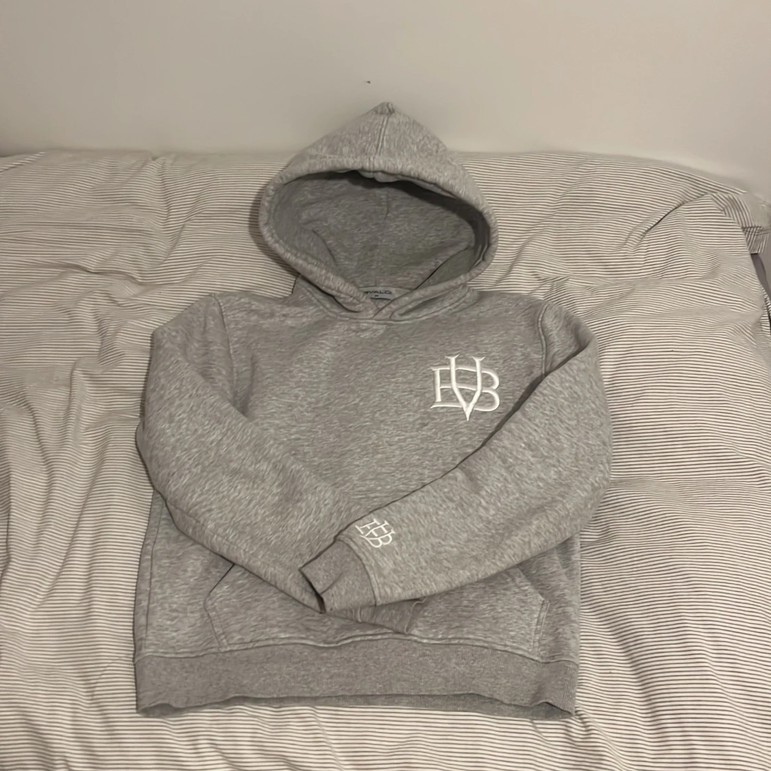 Grå hoodie från Bvaldi - 92