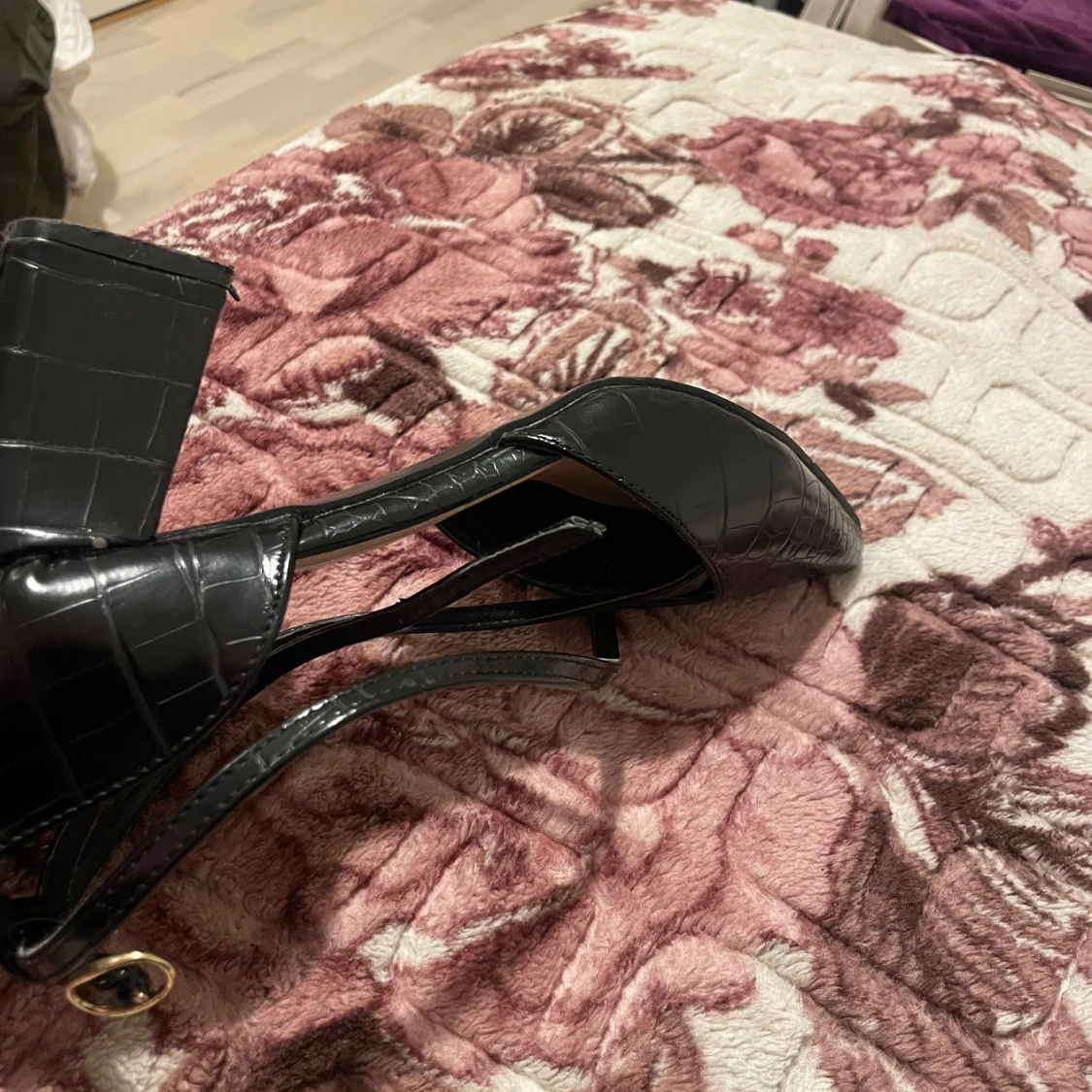 Svarta klackskor med remmar - 91