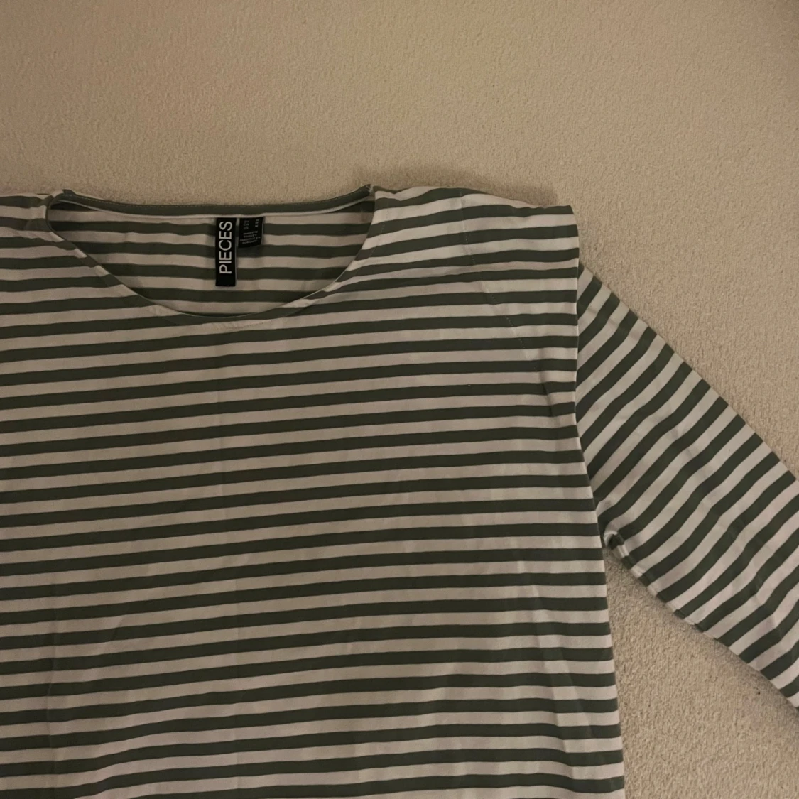 Randig långärmad tröja från Pieces - 90