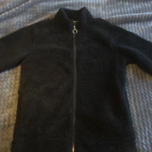 Varm tröja  - En varm härlig tröja i storlek 160 men passar också för dig som har xs ♥️