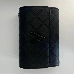 Handväska Valentino - Väska från Valentino i bra skick🤍 Mått 17x13x5