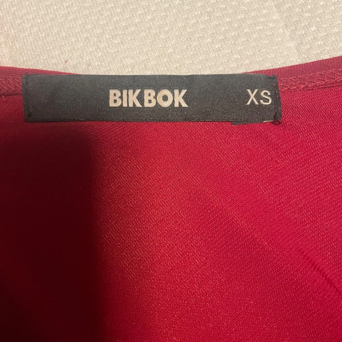 Röd offshoulder topp från BikBok - 90