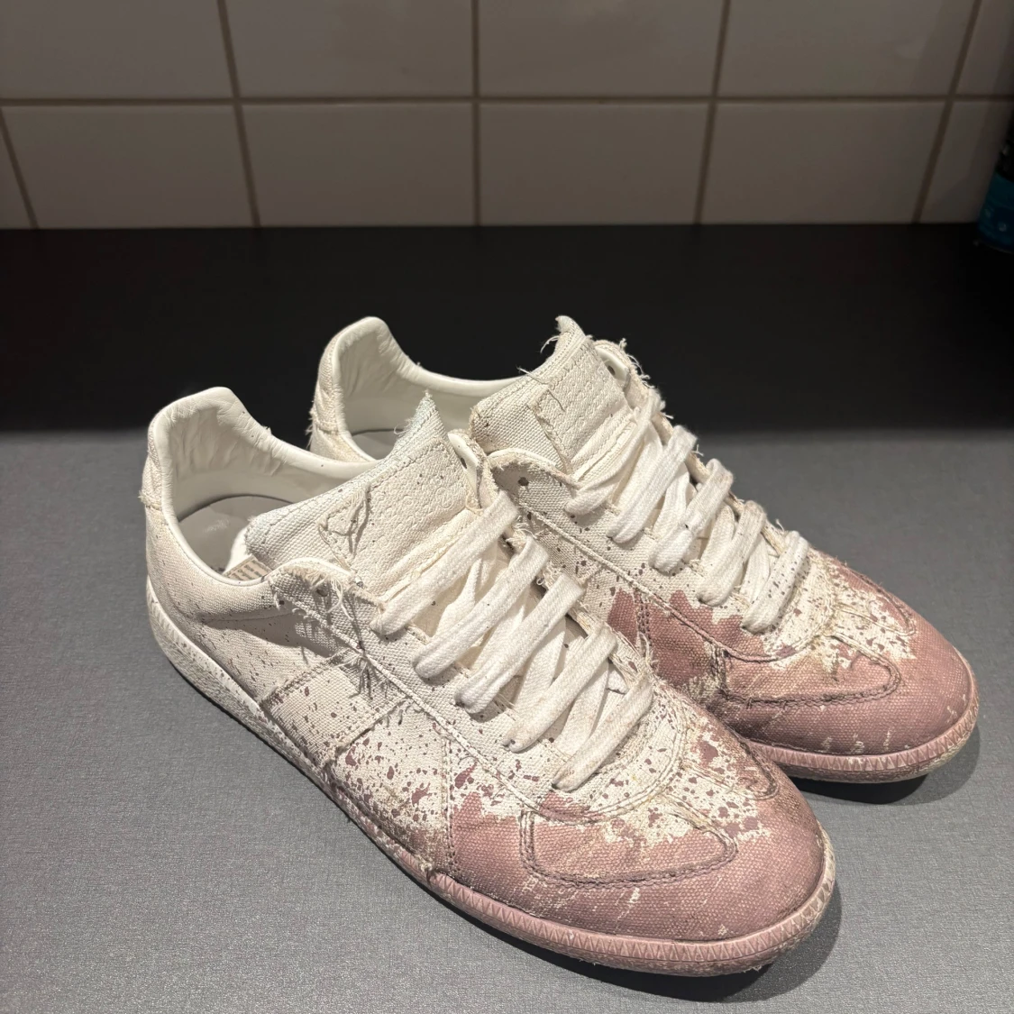 Maison Margiela sneakers i vitt och rosa - 93