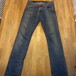 Nudie jeans - Jätte bra skick, storlek 30/33