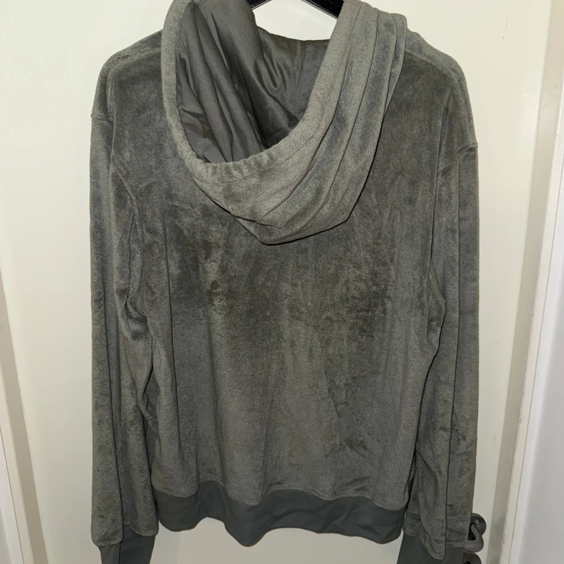 Grå hoodie från Limitato - 90