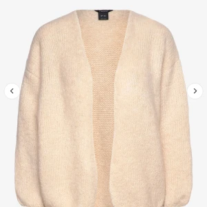 Stickad kofta  - Stickad beige kofta från Lindex, storlek XS/S