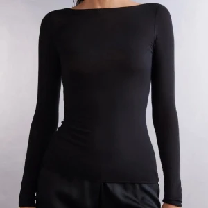 svart intimissimi tröja - jättefin intimissimi tröja, endast använd en gång💘💓💗💞