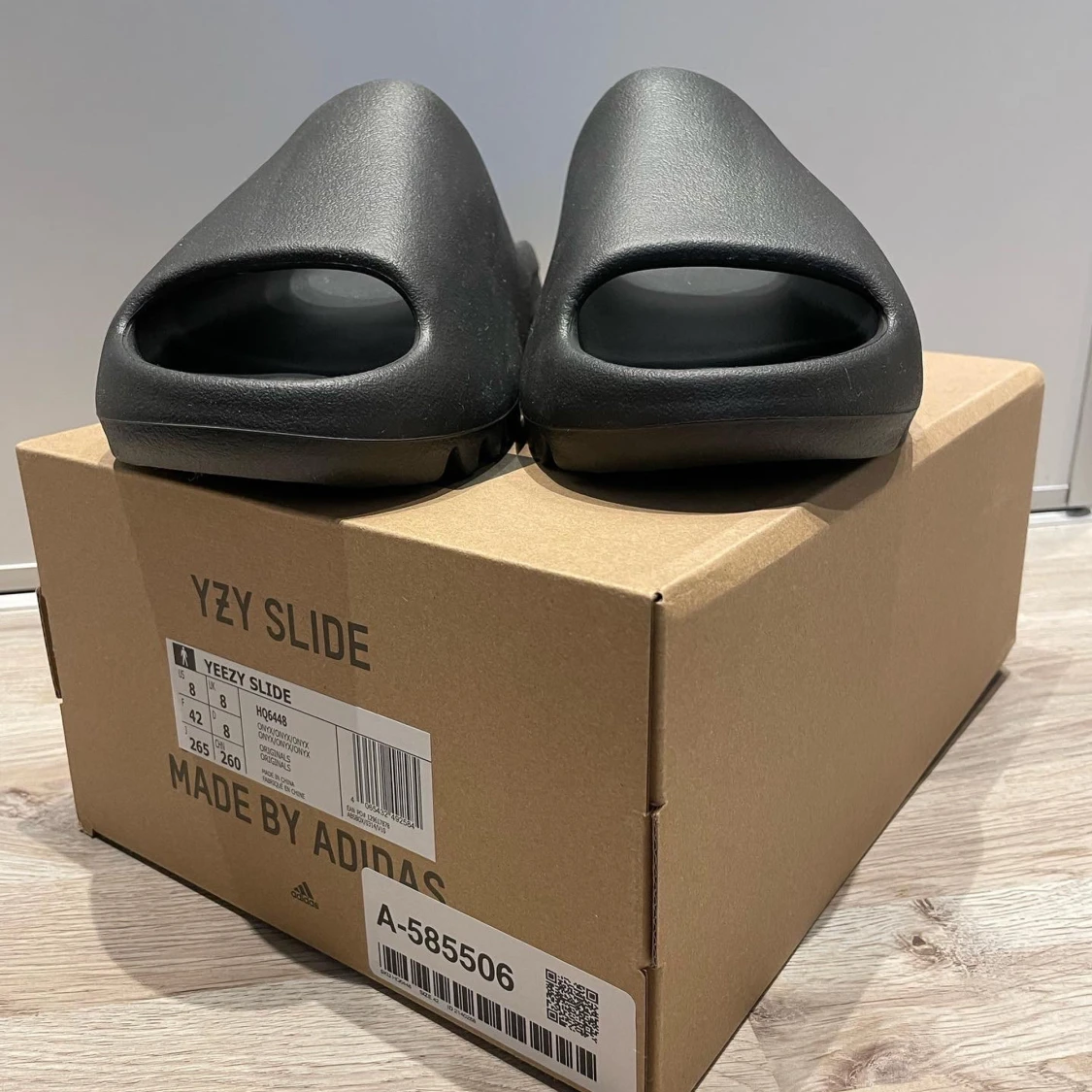 Yeezy slide onyx  - 90