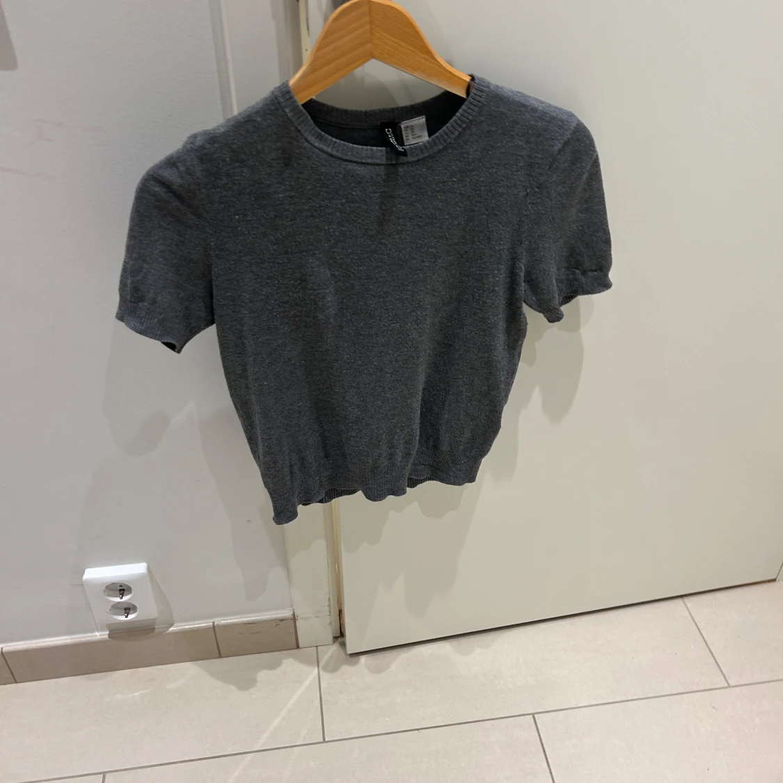 Grå kortärmad tröja från H&M 