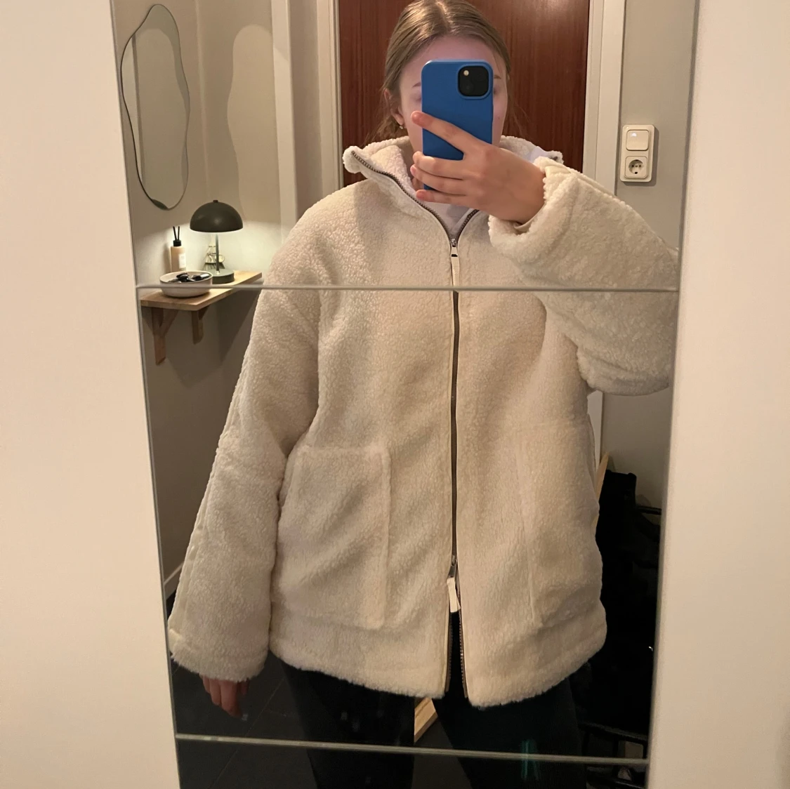 Vit teddyjacka med dragkedja