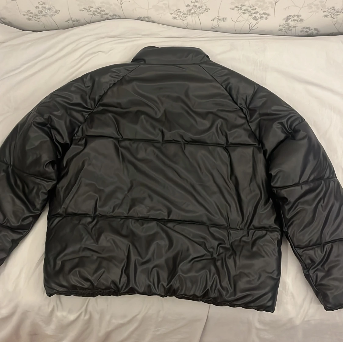 Svart pufferjacka från BrandOfRoses - 92