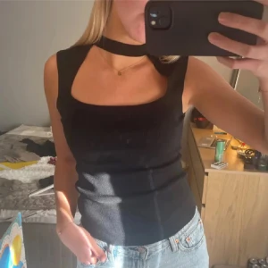 Zara topp - Så fin topp från Zara som tyvärr inte kom till användning. Kom gärna med prisförslag!!🩷🩷Lånad bild🩷