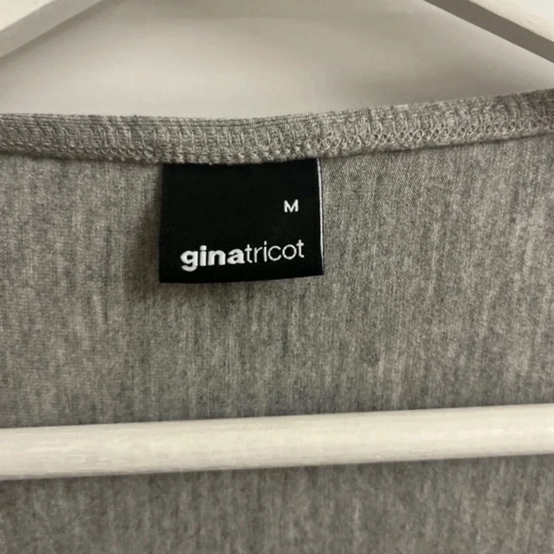 Grå långärmad topp från Gina Tricot storlek:M - 2