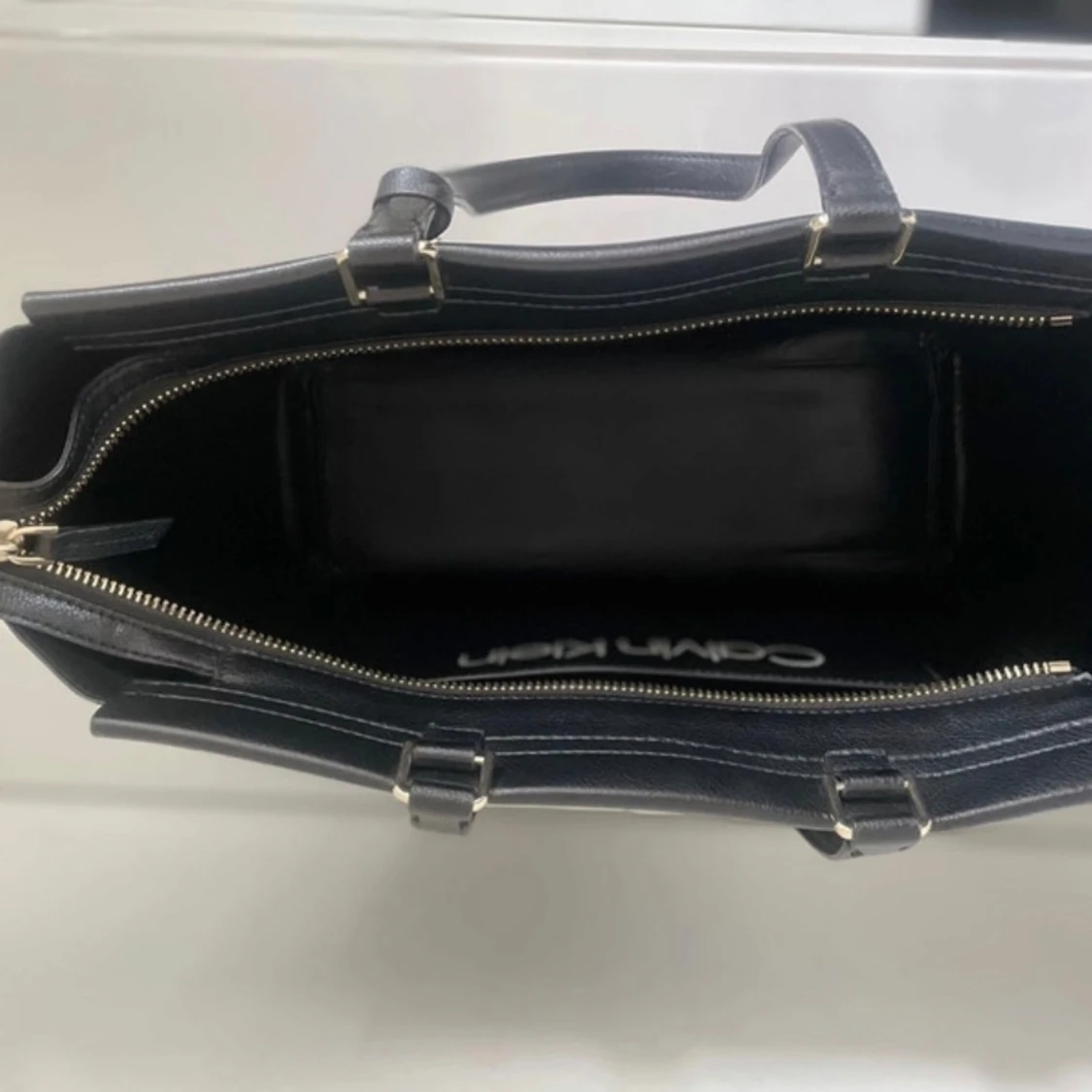 Svart handväska från Calvin Klein - 91