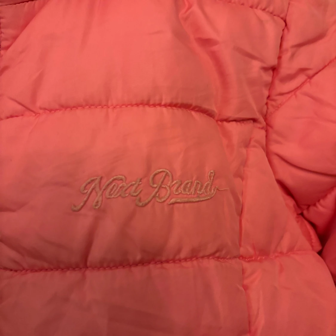Rosa pufferjacka från Next  - 91
