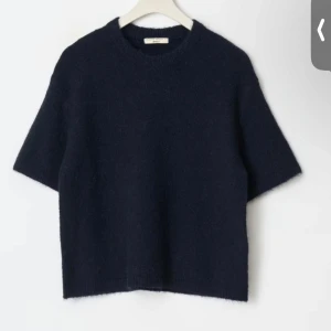 Mörkblå tröja från gina  - Snygg mörkblå tröja från gina