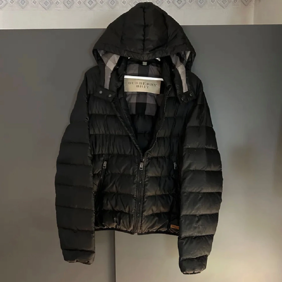Svart dunjacka från Burberry