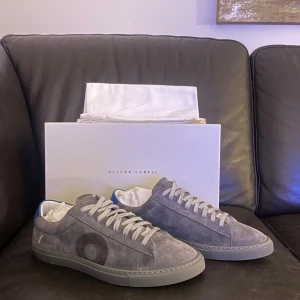 Oliver Cabell skor - Tja! Säljer ett par grymt feta skor i nytt skick! Dem är oanvända och har en skön passform. Skorna är i storlek 41 men passar även 42. Hör gärna av er med prisförslag eller om ni har frågor👍🏼😁