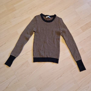 Fin tröja från Zara - Jättefin tröja från Zara. Aldrig använd.