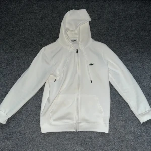 Lacoste kofta - Helt ny inga skador! Passar mer som M!