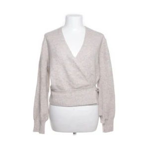 & other stories omlottkofta - Beige omlottkofta från & other stories i strl xs.