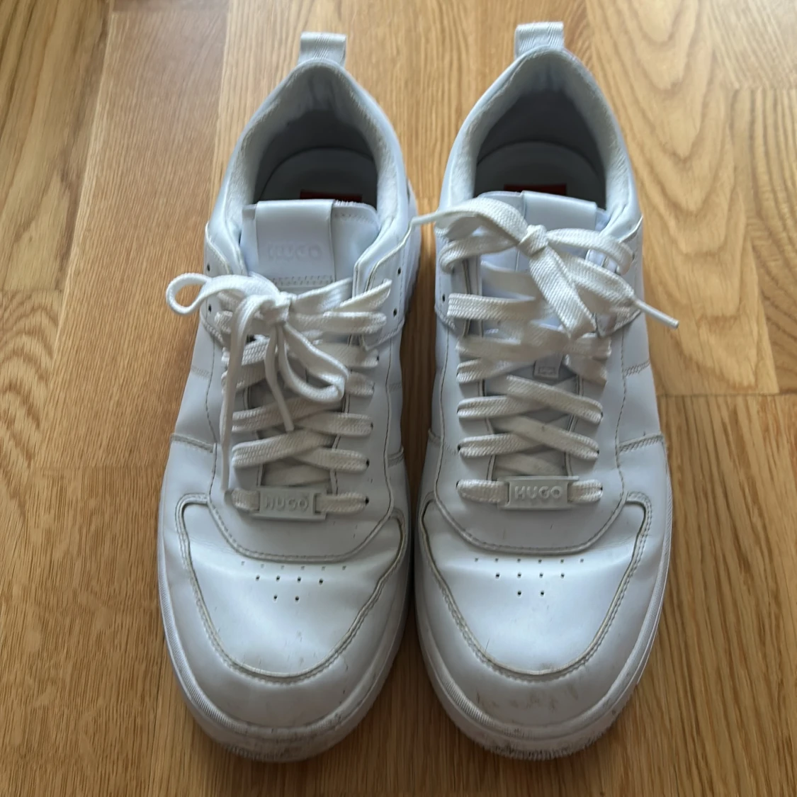 Vita sneakers från Hugo