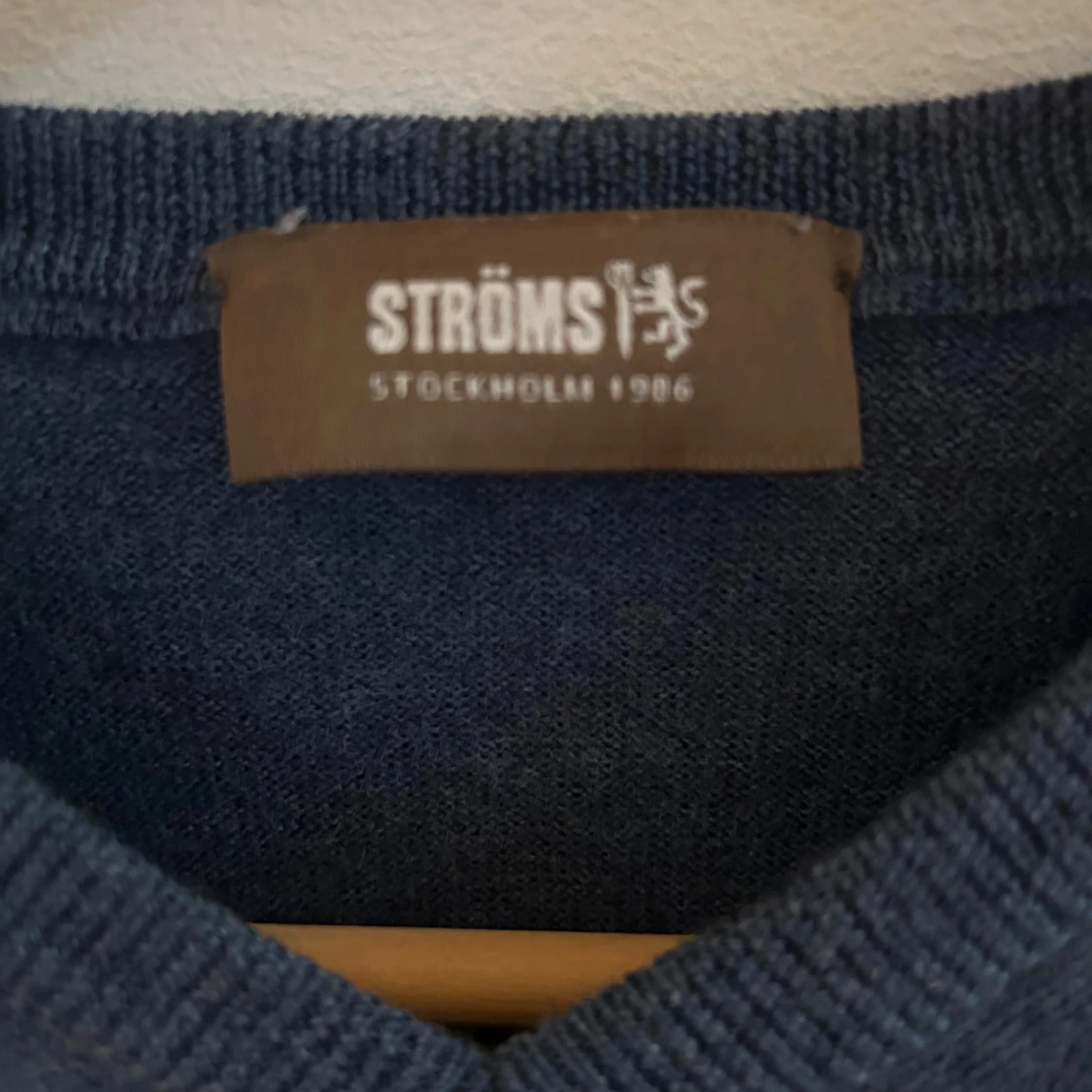 Blå merinoulltröja från Ströms - 1